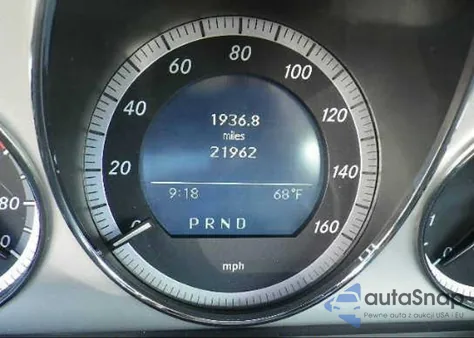 2009 Mercedes-Benz C300 z USA, uszkodzony, nr VIN WDDGF54X79R043380